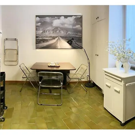 Elegant San Babila ,5 Minutes From Duomo Apartment Milan